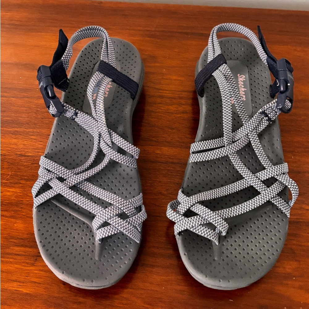 NWOT Skechers Black and Gray Women's Sandals